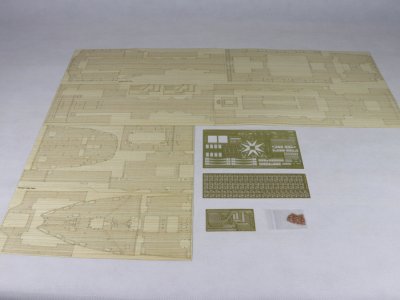 Zoom bild av titanic med trädäck