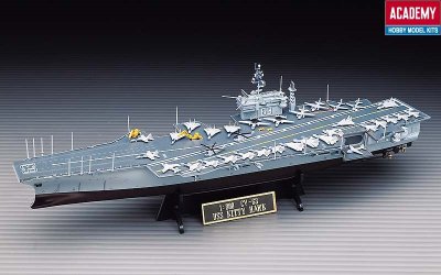 CV-63 USS KITTYHAWK. SKALA 1/800
