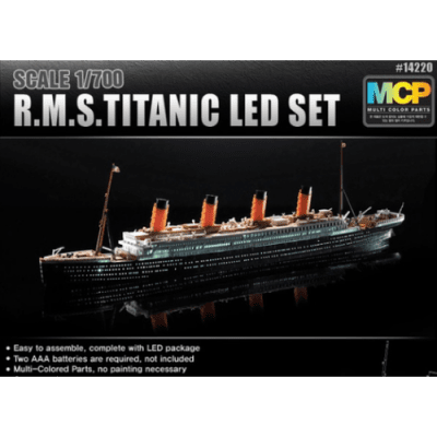 1/700 Titanic w colored parts + LED set (383 mm)