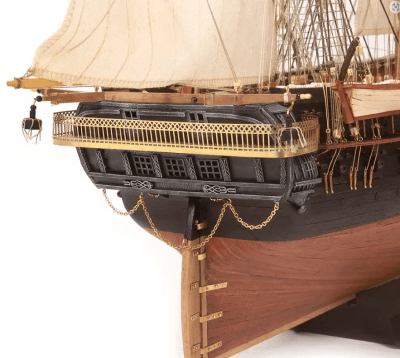 Zoom bild av Belle Poule – träbyggsats i skala 1:90