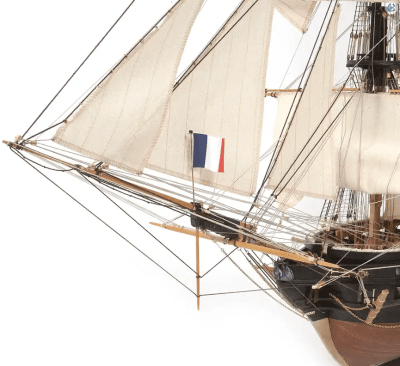 Zoom bild av Belle Poule – träbyggsats i skala 1:90