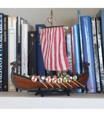 Zoom bild av Gift Pack with Ship Model, Paints and Tools: Drakkar Viking Boat