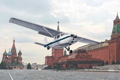 Zoom bild av CESSNA 172 RED SQUARE LANDING. SKALA 1/48