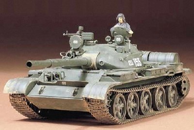 Zoom bild av RUSSIAN T-62A TANK MED 1 FIGUR. SKALA 1/35