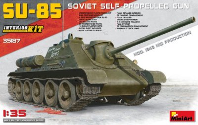 Zoom bild av SU-85 SOVIET SELF-PROPELLED GUN, med interiør 1/35