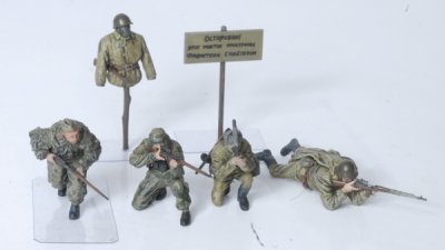 Zoom bild av SOVIET SNIPER TEAM. SKALA 1/35