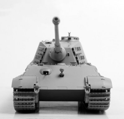 Zoom bild av GERMAN HEAVY TANK KING TIGER AUSF. B (HENSCHEL TURRET) SKALA 1/3