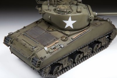 Zoom bild av M4 A3 (76mm) SHERMAN TANK. SKALA 1/35