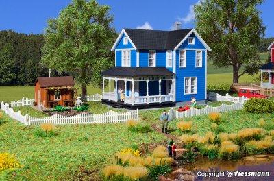 Zoom bild av SVENSK VILLA + 20 bonusfigurer I SKALA HO. BYGGSATS