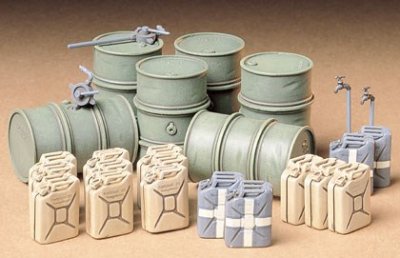 Zoom bild av GERMAN FUEL DRUM SET. SKALA 1/35