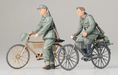 Zoom bild av GERMAN SOLDIERS WITH BICYCLES. SKALA 1/35