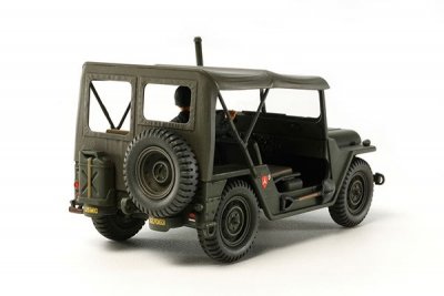 Zoom bild av US TRUCK M151A1 VIETNAM WAR MED 1 FIGUR. SKALA 1/35