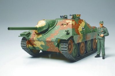 Zoom bild av GERMAN TANK HETZER MID PRODUCTION MED 1 FIGUR. SKALA 1/35