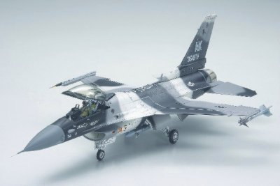 Zoom bild av F-16 C/N AGGRESSOR/ADVERSARY. L=316mm. SKALA 1/48