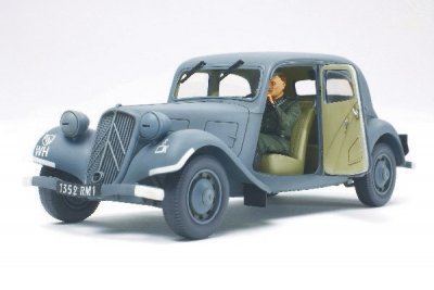 Zoom bild av CITRÉN TRACTION 11 CV STAFF CAR MED 1 FIGUR. SKALA 1/35