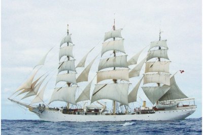 Zoom bild av DANMARK: KOMPLETT BYGGSATS MED TRÄSKROV. 90X14X60 cm. SKALA 1/75