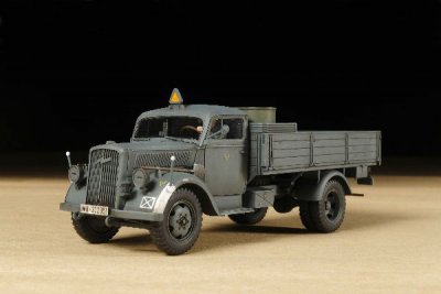 Zoom bild av GERMAN 3 TON 4X2 CARGO TRUCK. L=127 mm. SKALA 1/48