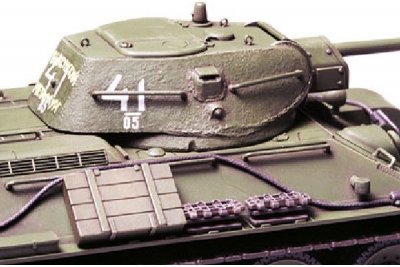 Zoom bild av 1941 RUSSIAN TANK T34/76 (cast turret). L=128mm. SKALA 1/48