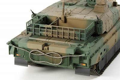 JAPAN TANK TYP 10 MED 2 FIGURER. SKALA 1/35