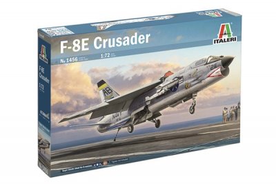 Zoom bild av F-8E CRUSADER. SKALA 1/72