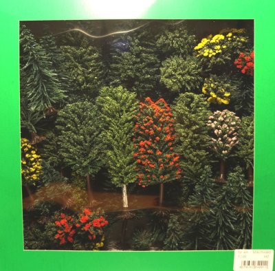 Zoom bild av 50 ST. SORTERADE MODELLTRÄD STORLEK 3-12 CM.