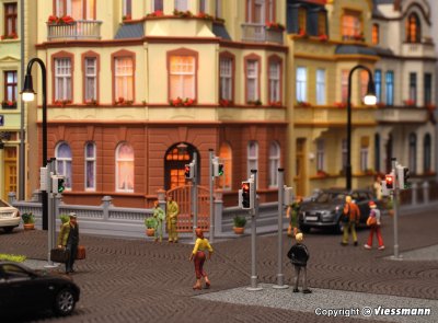 Zoom bild av Viessmann 5095 H0 Traffic light with pedestrian signal and LEDs, 2 pieces