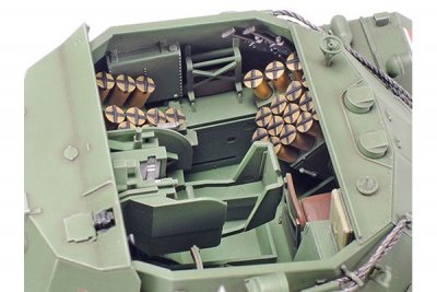 Zoom bild av BRITISH SELF PROPELLED ANTI-TANK GUN ARCHER MED 3 FIGURER. SKALA