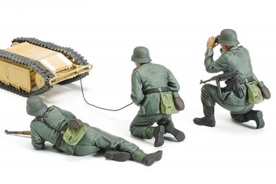 Zoom bild av GERMAN PIONEER TEAM & GOLIATH SET. SKALA 1/35