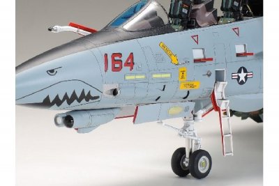 Zoom bild av GRUMMAN F-14D TOMCAT. L=398mm. SKALA 1/48