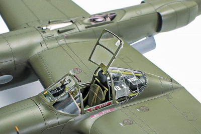 Zoom bild av LOCKHEED P-38F/G LIGHTNING. L=240mm. 11 SKALA 1/48
