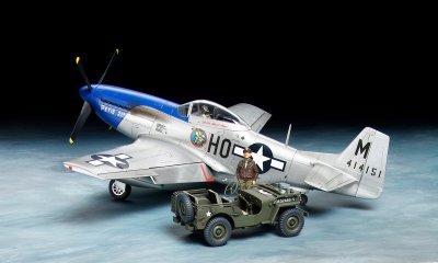 Zoom bild av TAMIYA 1/48 North American P-51D Mustang™ & 1/4-ton 4x4