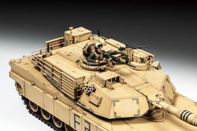 Zoom bild av M1A2 ABRAMS. SKALA 1/48