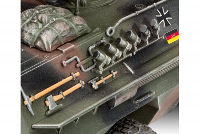 Zoom bild av 1979 TPz FUCHS A4. (D) 233 DELAR L=197mm. NIVÅ 4 AV 4. SKALA 1/35