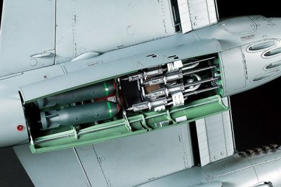 Zoom bild av MOSQUITO FB Mk.VI MED 3 FIGURER. L=394mm. SKALA 1/32