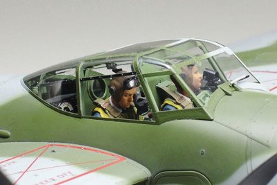 Zoom bild av MOSQUITO FB Mk.VI MED 3 FIGURER. L=394mm. SKALA 1/32
