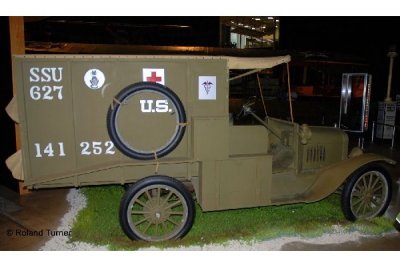 Zoom bild av 1917 MODEL T AMBULANCE. 118 DELAR. L=128mm. NIVÅ 4 AV 4. SKALA 1