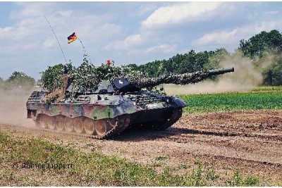 Zoom bild av 1986 LEOPARD 1A5. (D). 260 DELAR. L=273mm. NIVÅ 4 AV 5. SKALA 1/