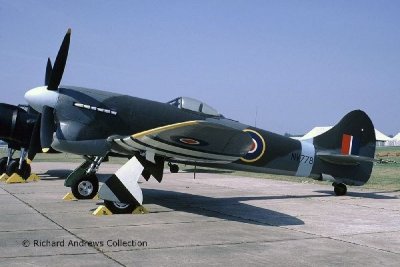 Zoom bild av 1944 HAWKER TEMPEST. SKALA 1/32. 255 DELAR. 320x390mm.