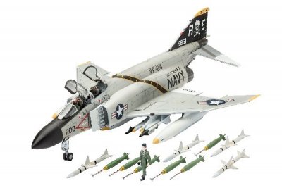 Zoom bild av 1981 F-4J PHANTOM II. SKALA 1/72. 85 DELAR. STORLEK: 245X164mm.