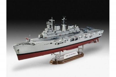 Zoom bild av HMS INVINCIBLE 1980 (FALKLAND WAR). 122 DELAR L=297mm. NIVÅ 4 AV