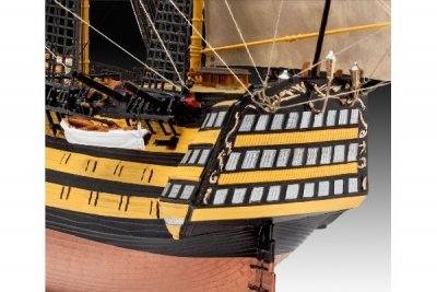 Zoom bild av HMS VICTORY 1778. 269 DELAR. 400X330mm. NIVÅ 4 AV 5. SKALA 1/225