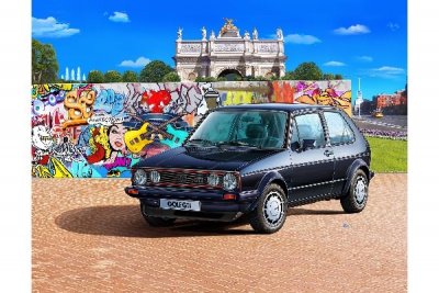 Zoom bild av GÅVOSET: 35 YEARS VW GOLF 1 GTI PIRELLI. SKALA 1/24