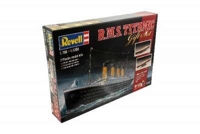Zoom bild av DUBBEL GÅVOSATS MED H.M.S. TITANIC I SKALA 1/700 & 1/1200. NIVÅ
