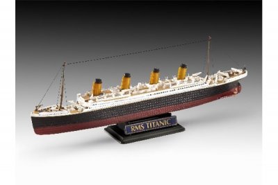 Zoom bild av DUBBEL GÅVOSATS MED H.M.S. TITANIC I SKALA 1/700 & 1/1200. NIVÅ