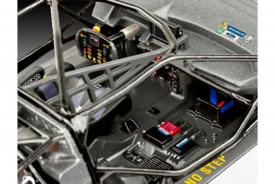 Zoom bild av 2017 FORD GT LE MANS. 88 DELAR. L=204mm. NIVÅ 4 AV 5. SKALA 1/24