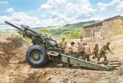 Zoom bild av M1 155mm GUN w/CREV. SKALA 1/35
