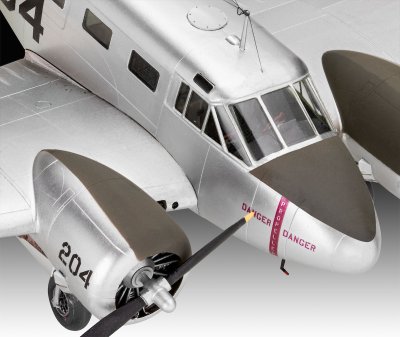 Zoom bild av REVELL Model Set Beechcraft Model 18, 1:48