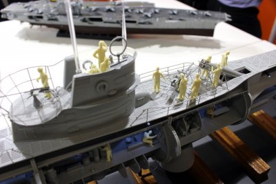 Zoom bild av DKM U-BÅT VLLc u-552. FULL INTERIOR DETAL + CREW. LÄNGD 140 CM.