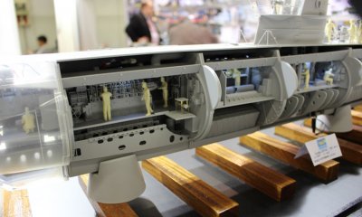 Zoom bild av DKM U-BÅT VLLc u-552. FULL INTERIOR DETAL + CREW. LÄNGD 140 CM.
