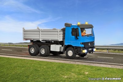 Zoom bild av 8000 H0 CarMotion basic starter set, MB ACTROS dump truck with r